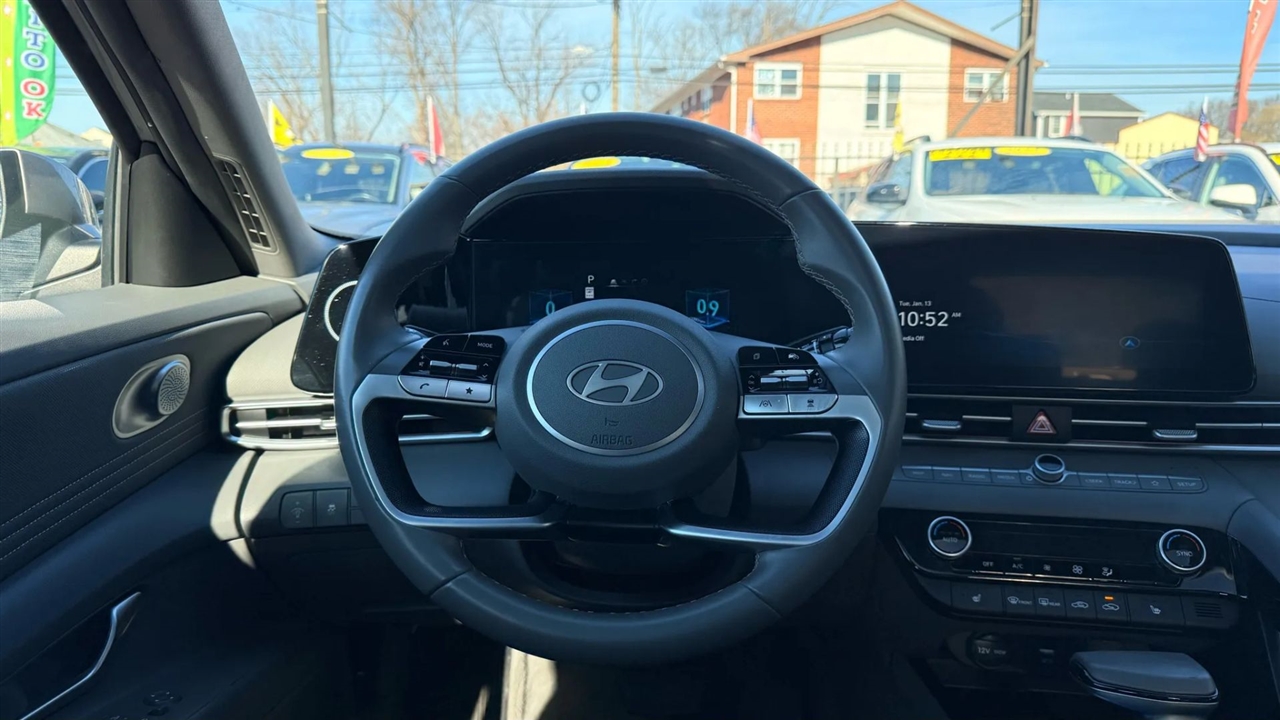 Hyundai Elantra SEL Convenience 2025