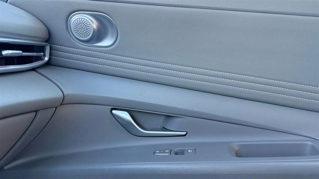 Hyundai Elantra SEL Convenience 2025