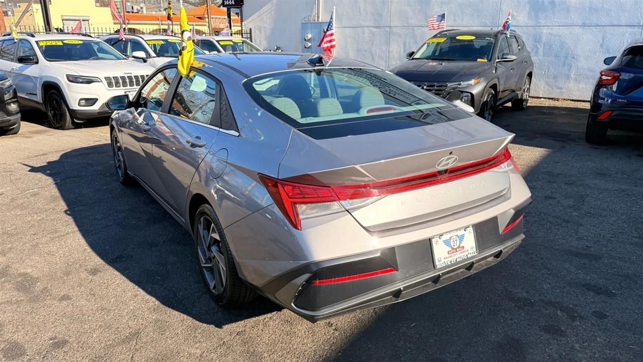 Hyundai Elantra SEL Convenience 2025