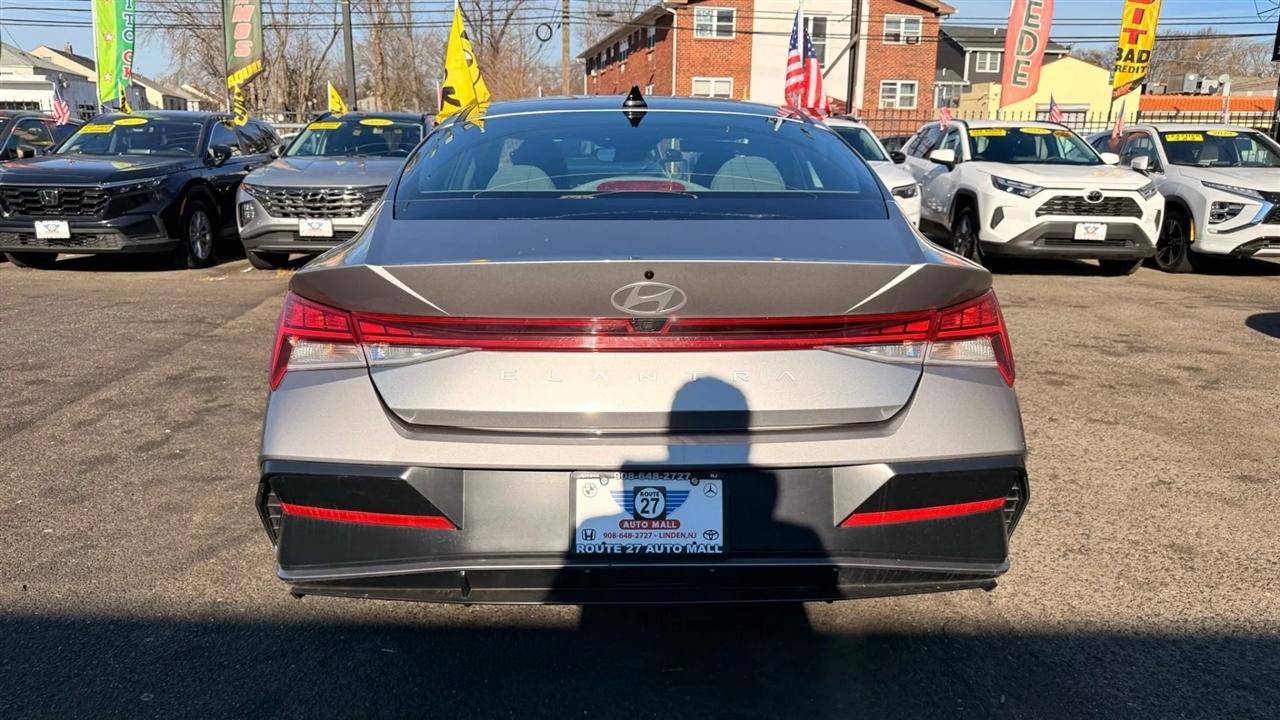 Hyundai Elantra SEL Convenience 2025