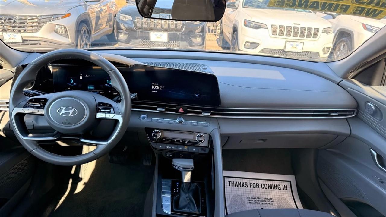 Hyundai Elantra SEL Convenience 2025