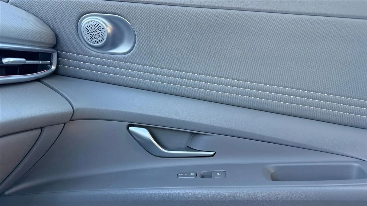 Hyundai Elantra SEL Convenience 2025