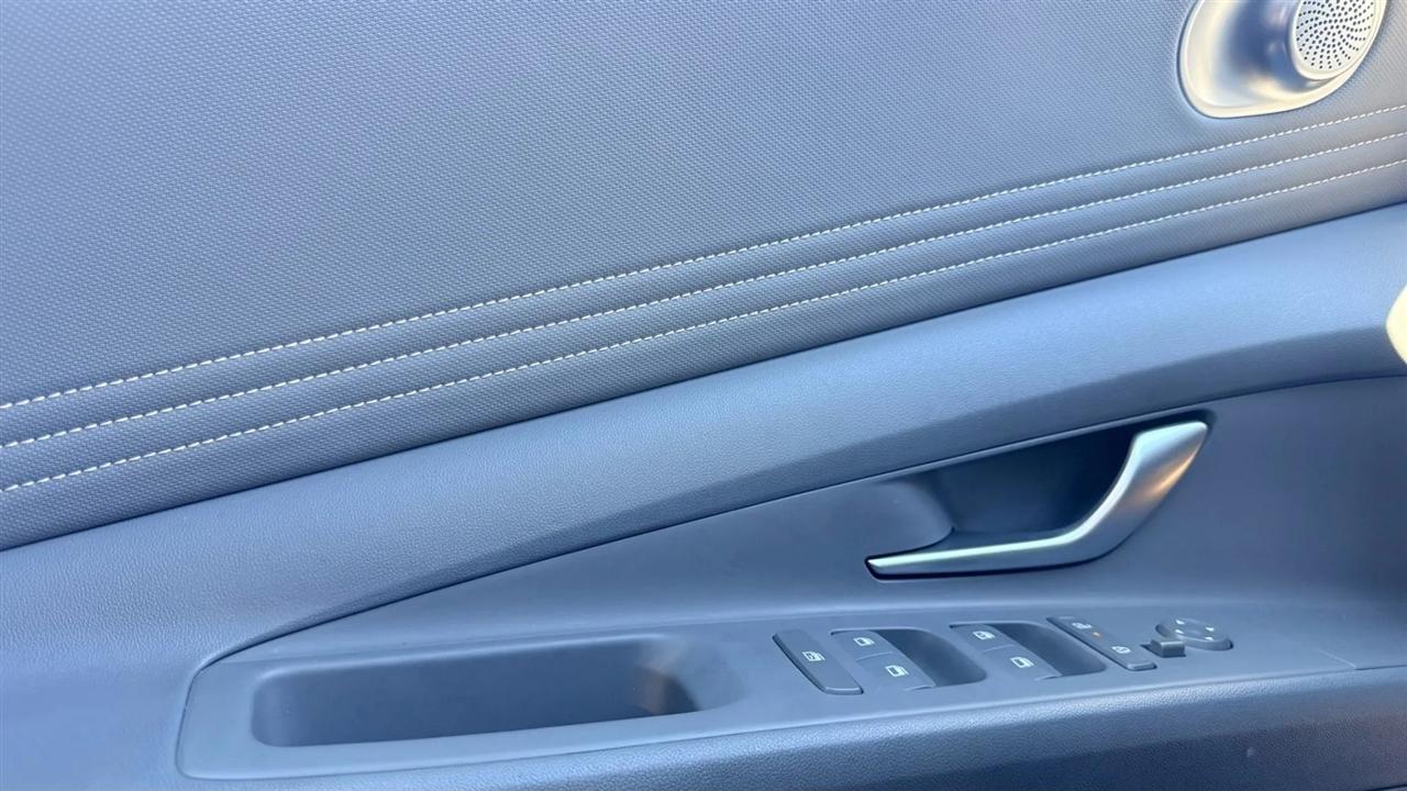 Hyundai Elantra SEL Convenience 2025