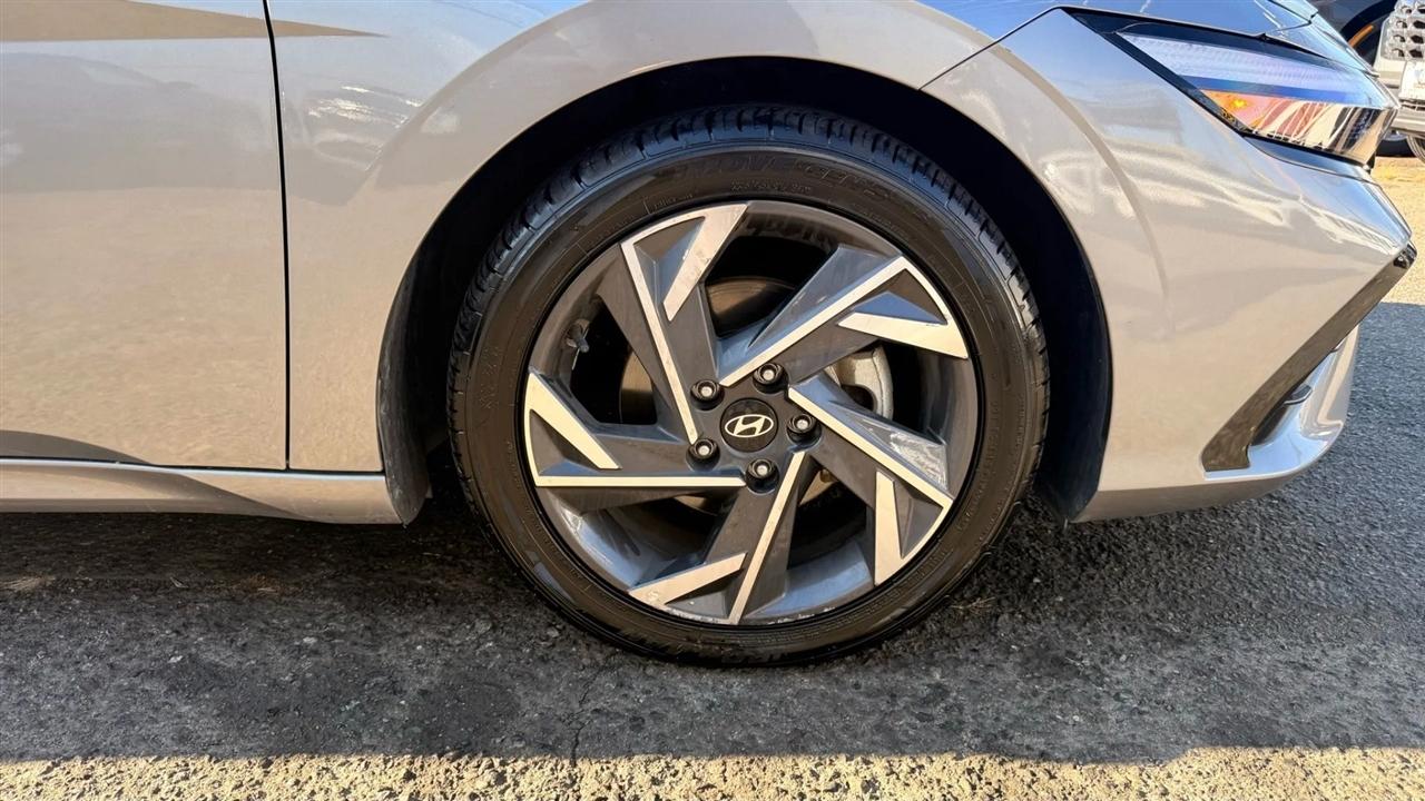 Hyundai Elantra SEL Convenience 2025