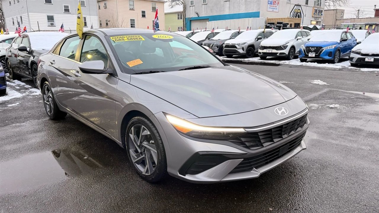 Hyundai Elantra SEL Convenience 2025