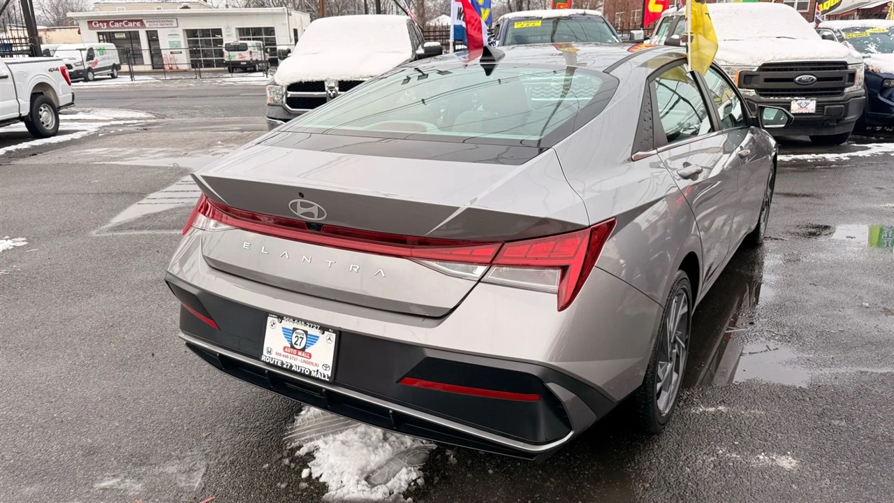 Hyundai Elantra SEL Convenience 2025