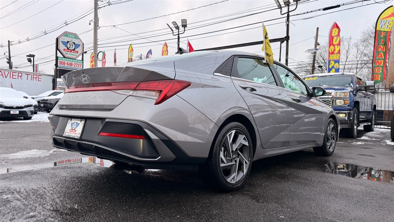 Hyundai Elantra SEL Convenience 2025