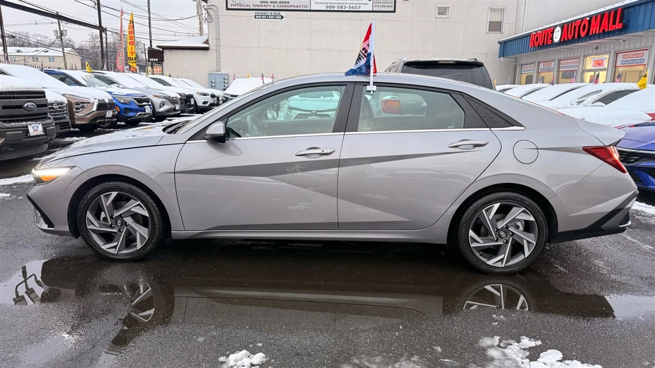 Hyundai Elantra SEL Convenience 2025