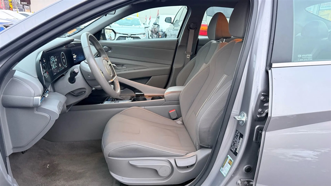Hyundai Elantra SEL Convenience 2025