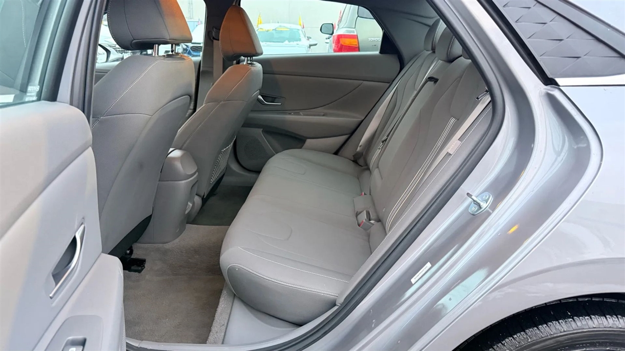 Hyundai Elantra SEL Convenience 2025