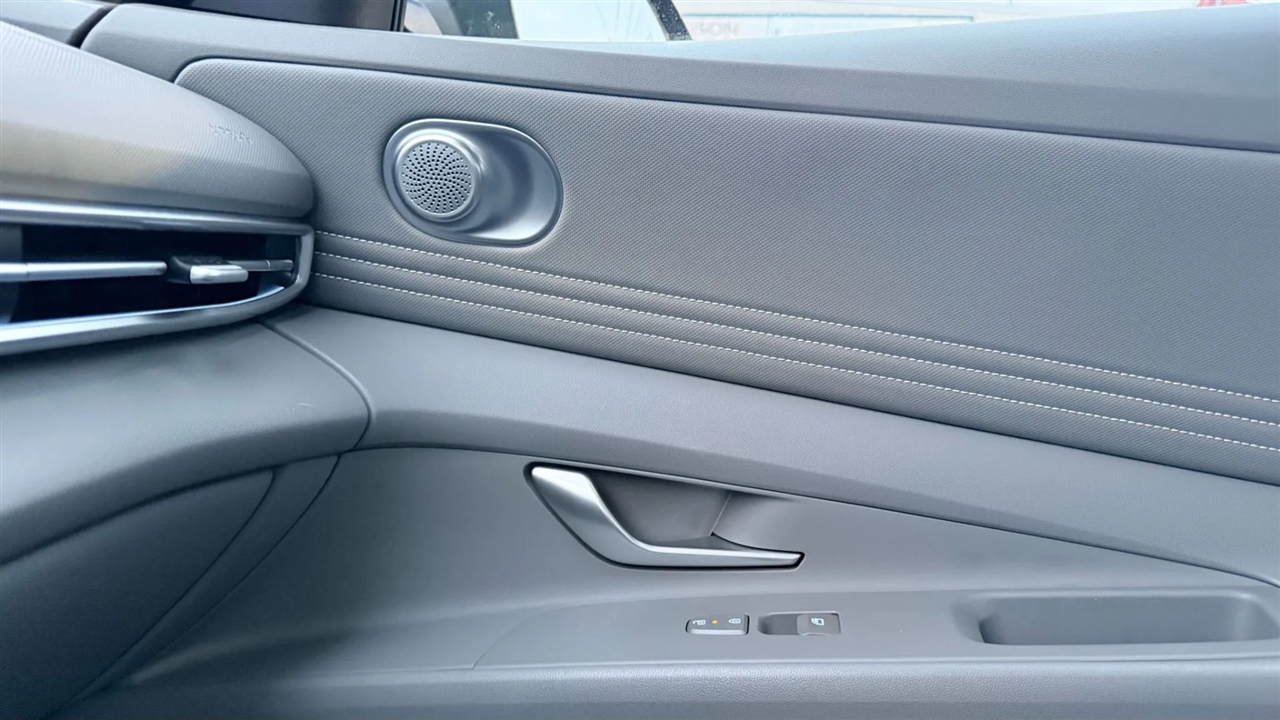 Hyundai Elantra SEL Convenience 2025