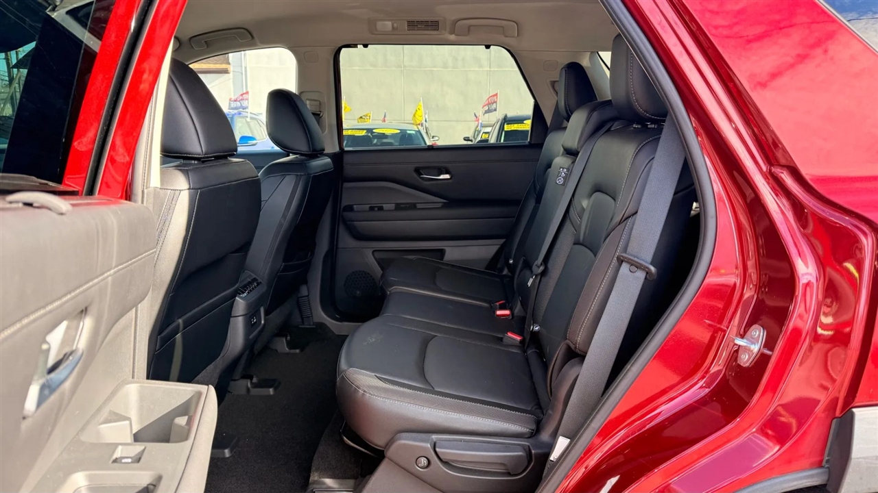 Nissan Pathfinder SL 4WD 2023