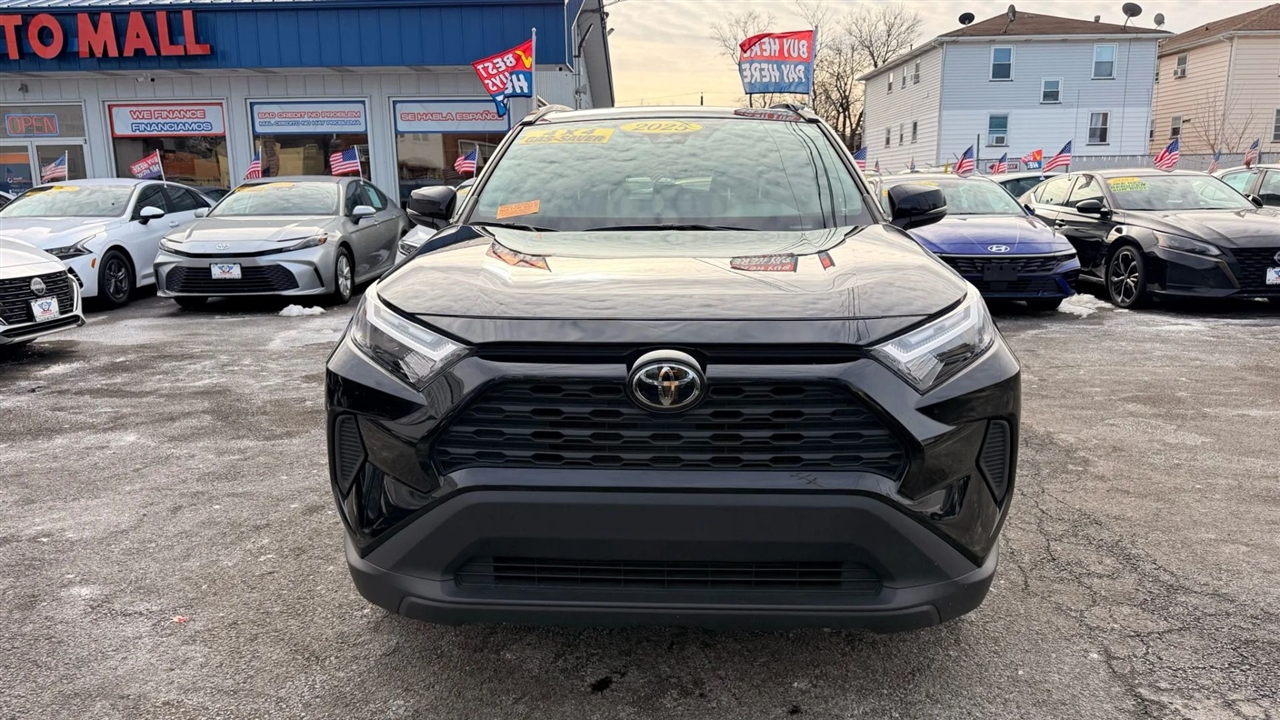 Toyota RAV4 XLE AWD 2025