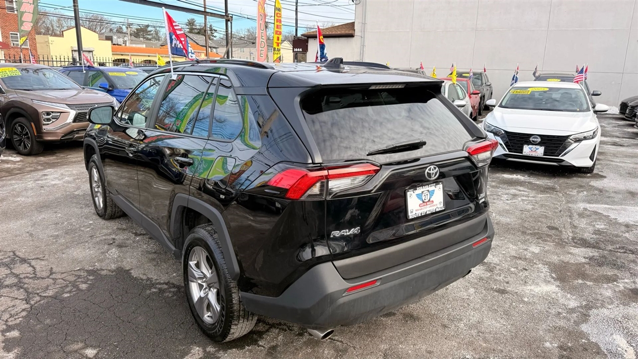 Toyota RAV4 XLE AWD 2025