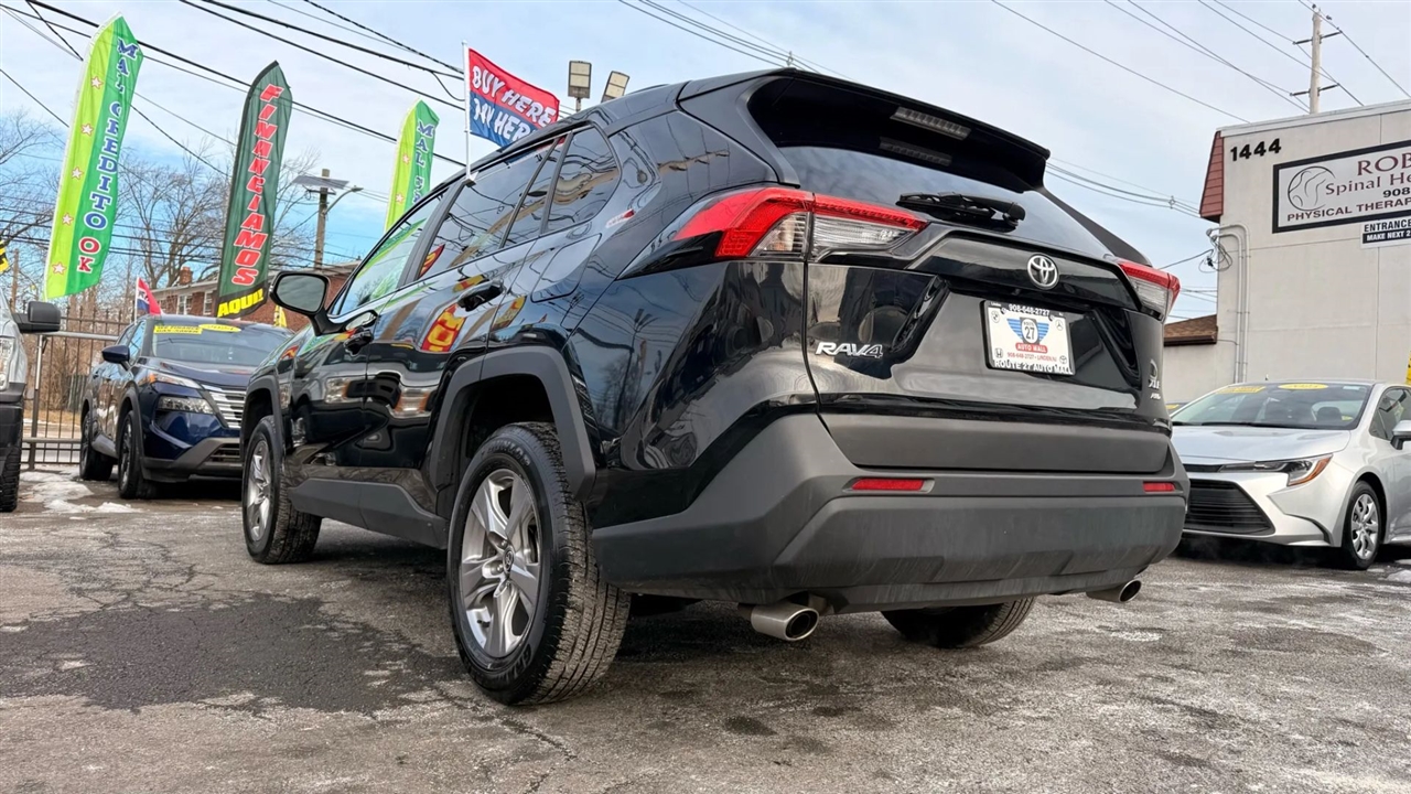 Toyota RAV4 XLE AWD 2025