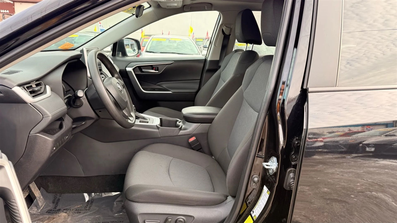 Toyota RAV4 XLE AWD 2025