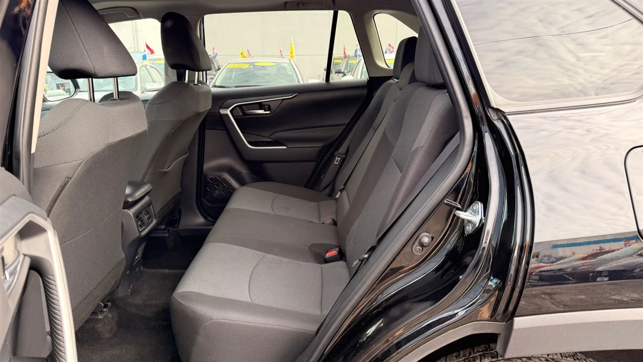 Toyota RAV4 XLE AWD 2025