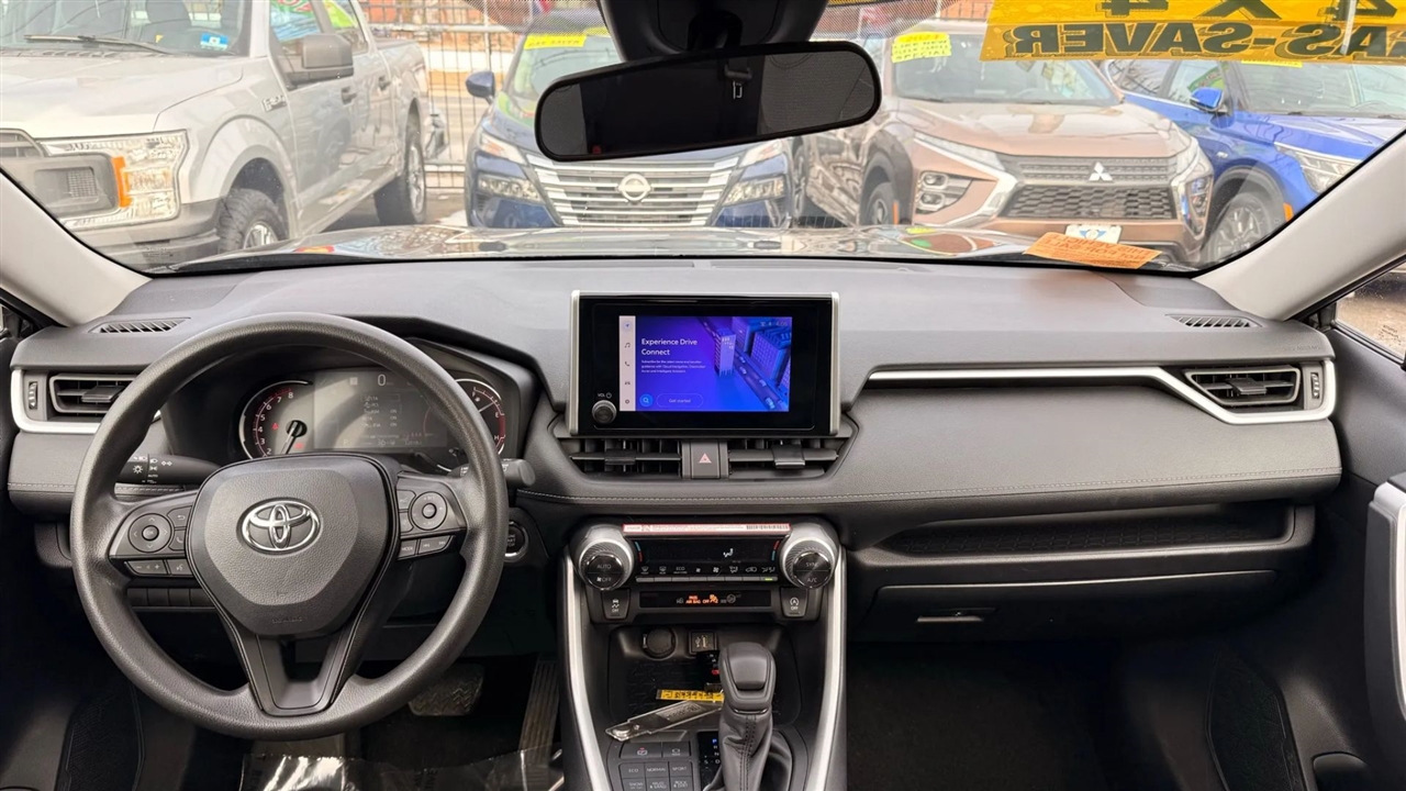 Toyota RAV4 XLE AWD 2025