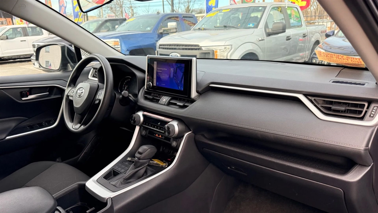 Toyota RAV4 XLE AWD 2025