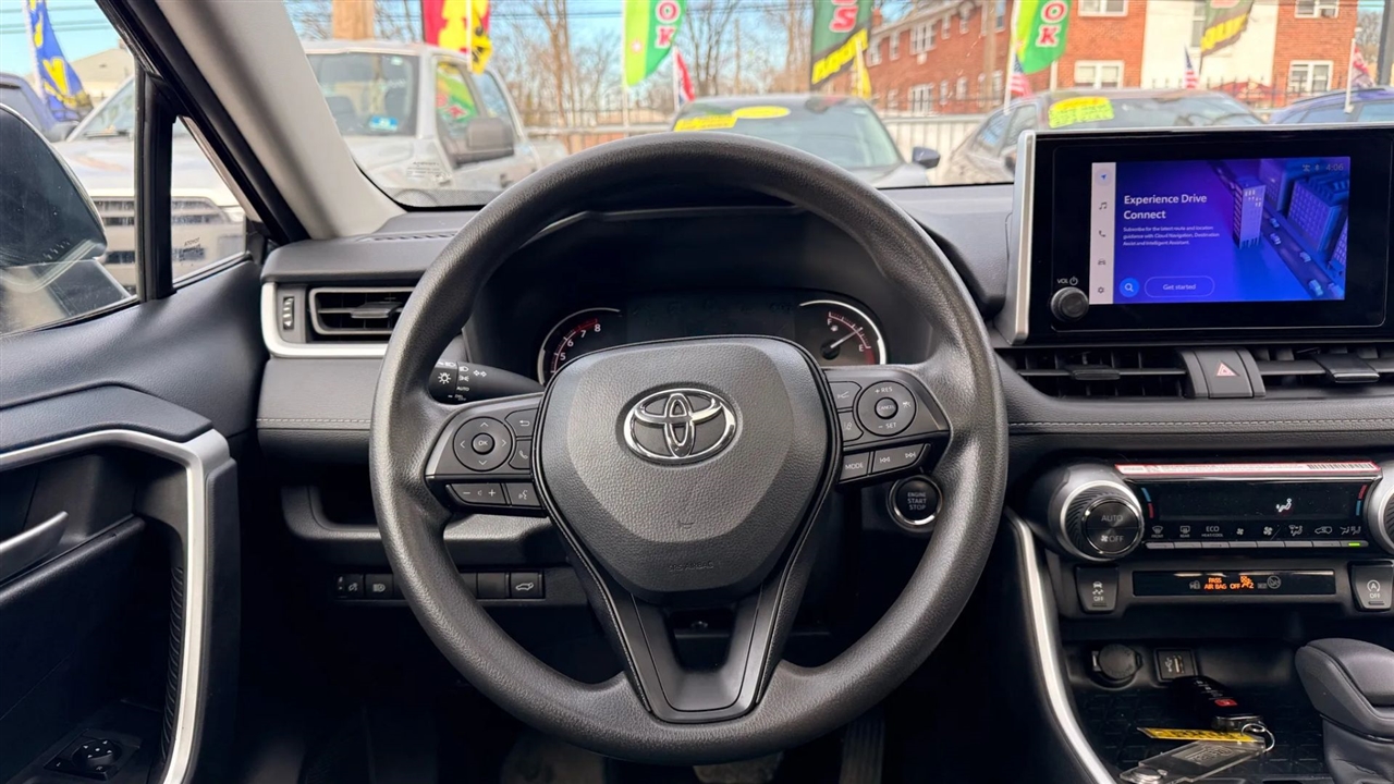 Toyota RAV4 XLE AWD 2025