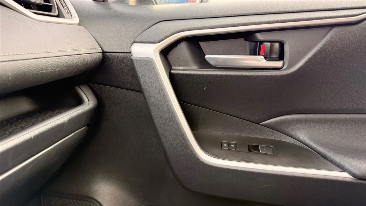 Toyota RAV4 XLE AWD 2025