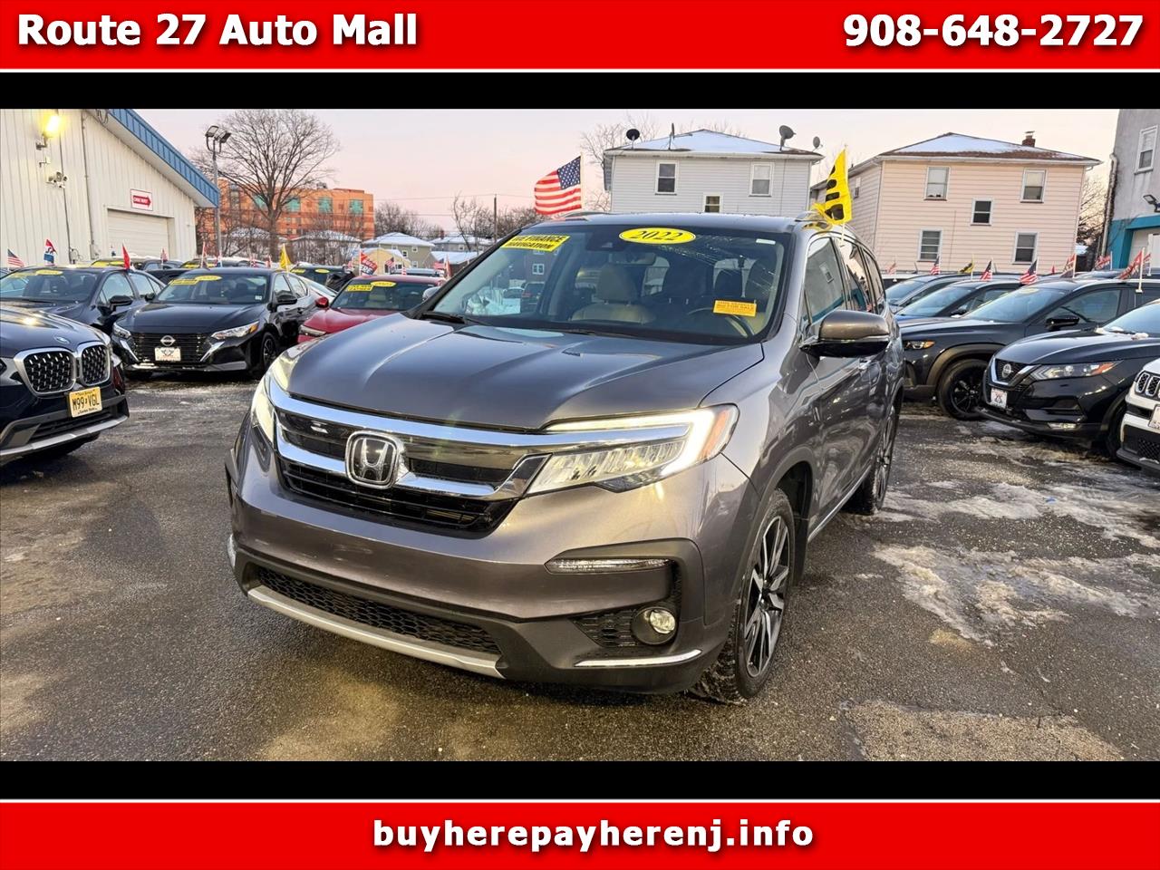 2022 Honda Pilot Touring w/Rear Captains Chairs