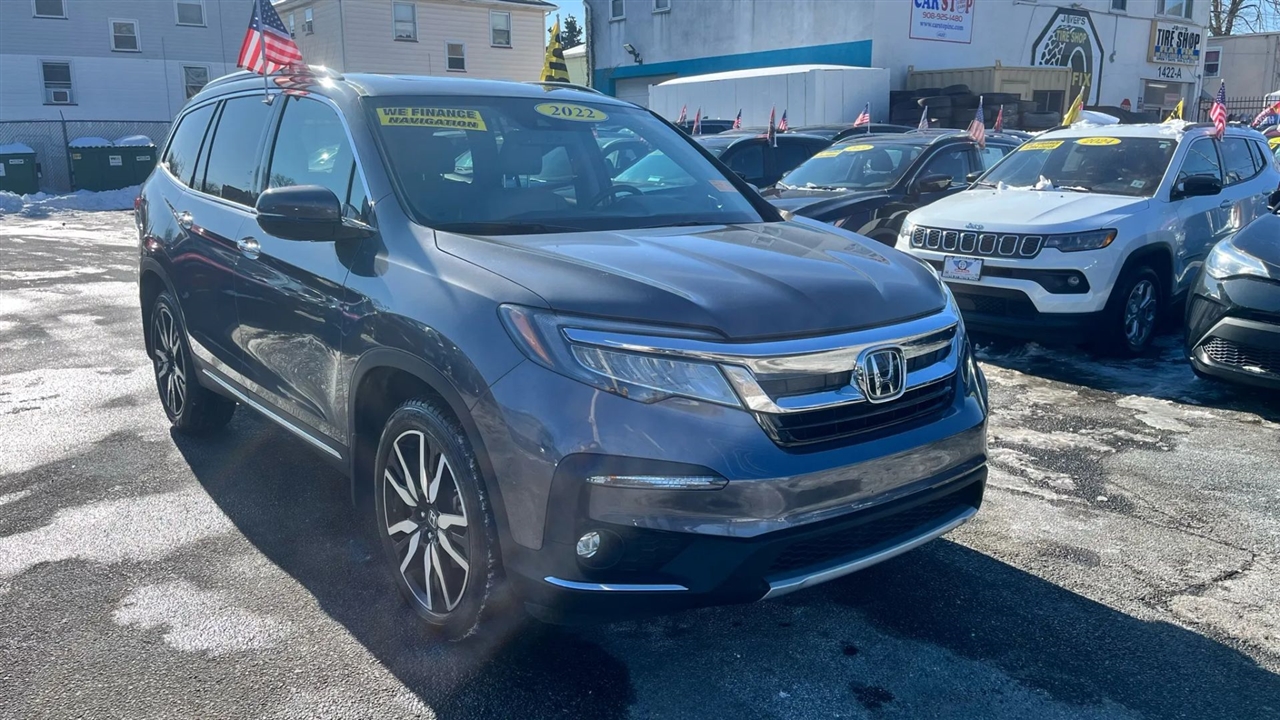 Honda Pilot Touring w/Rear Captains Chairs 2022