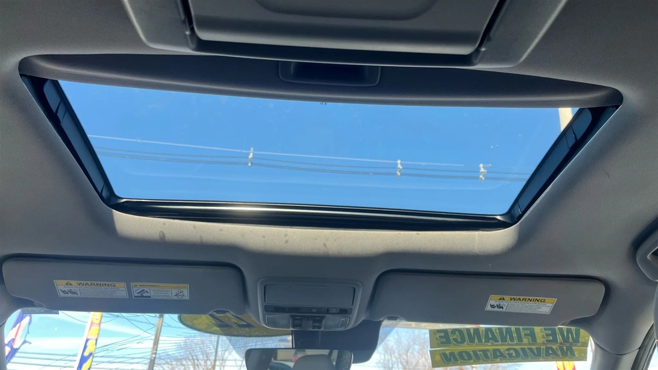 Honda Pilot Touring w/Rear Captains Chairs 2022