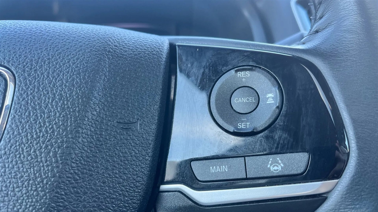 Honda Pilot Touring w/Rear Captains Chairs 2022