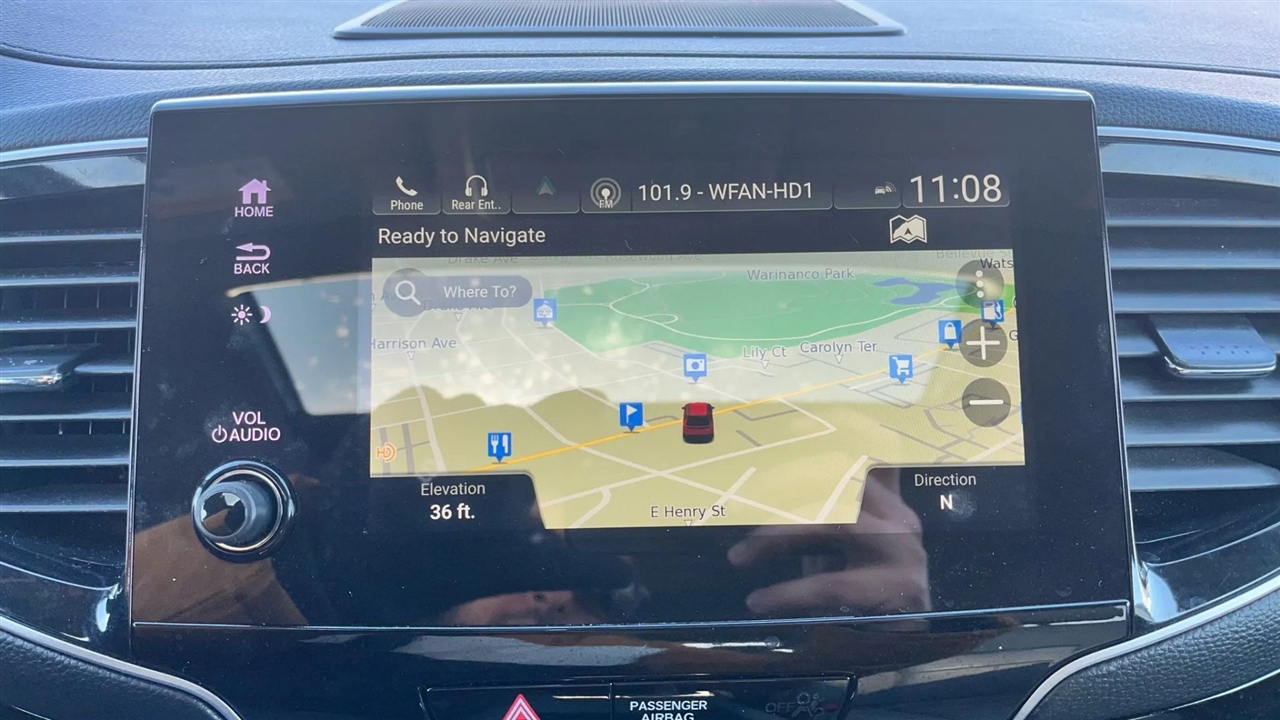 Honda Pilot Touring w/Rear Captains Chairs 2022