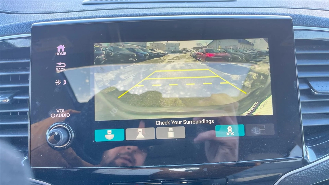 Honda Pilot Touring w/Rear Captains Chairs 2022