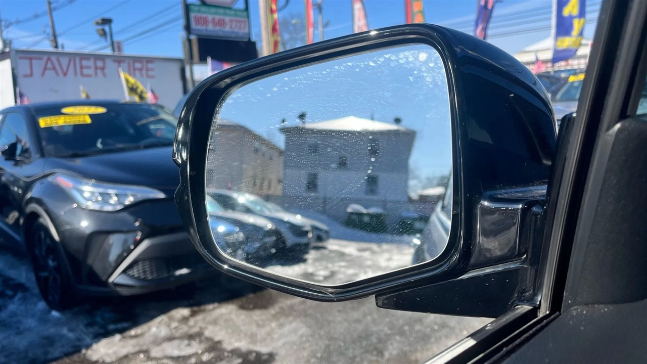 Honda Pilot Touring w/Rear Captains Chairs 2022