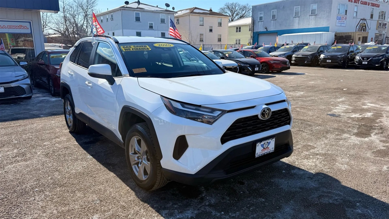Toyota RAV4 XLE 2025
