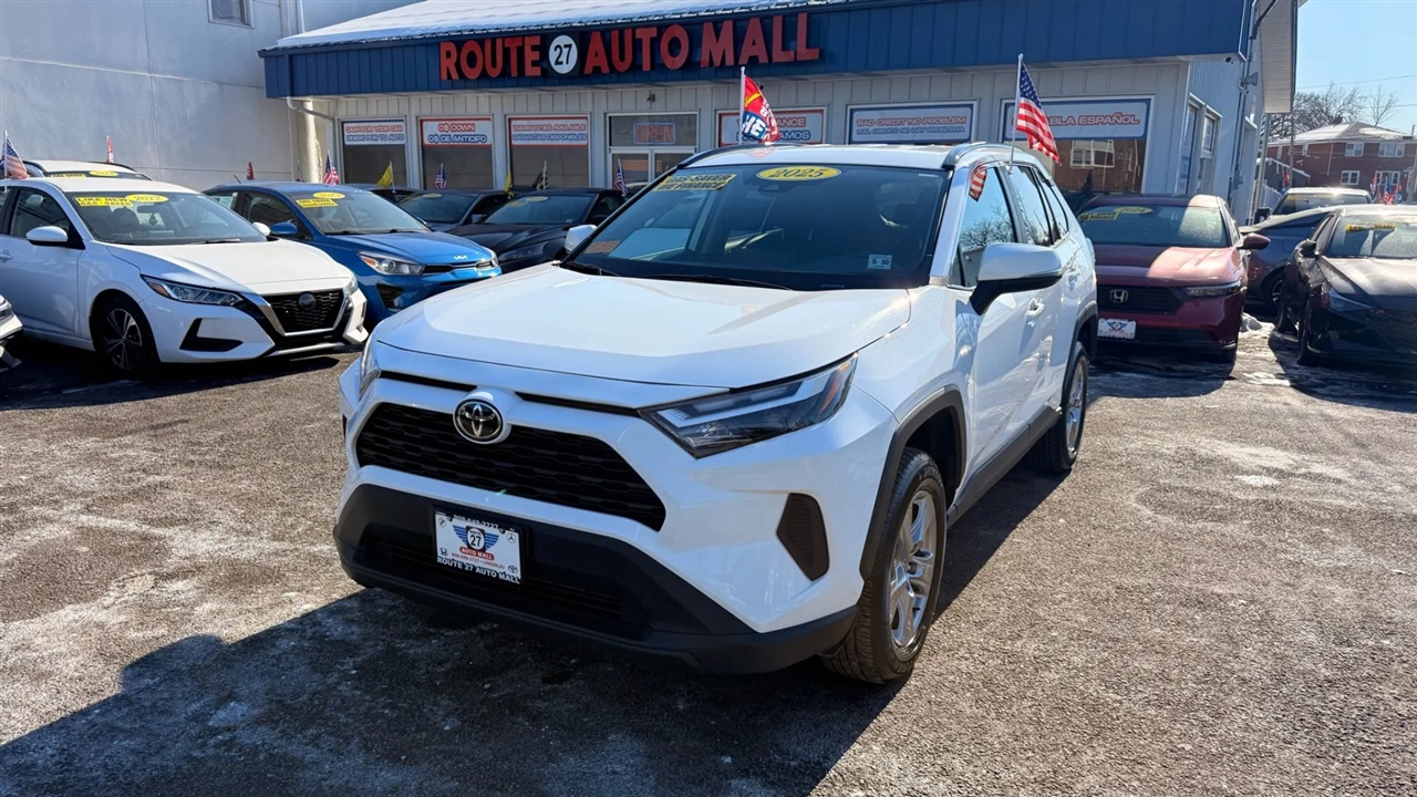 Toyota RAV4 XLE 2025