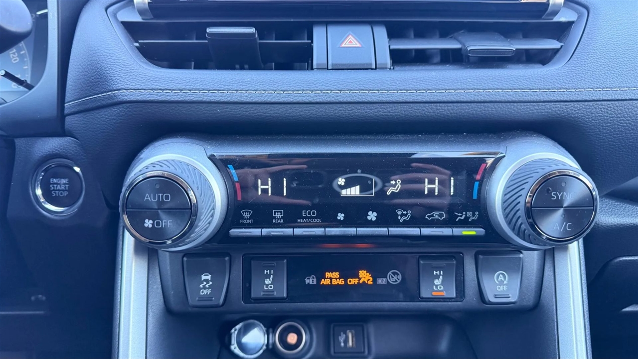 Toyota RAV4 XLE 2025