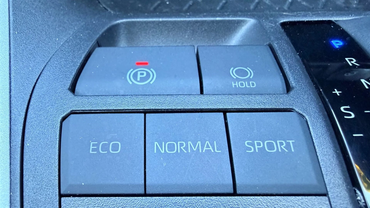 Toyota RAV4 XLE 2025