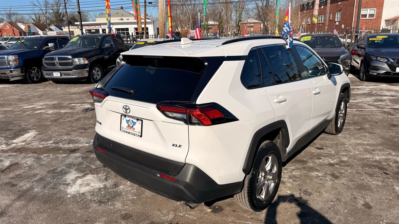 Toyota RAV4 XLE 2025