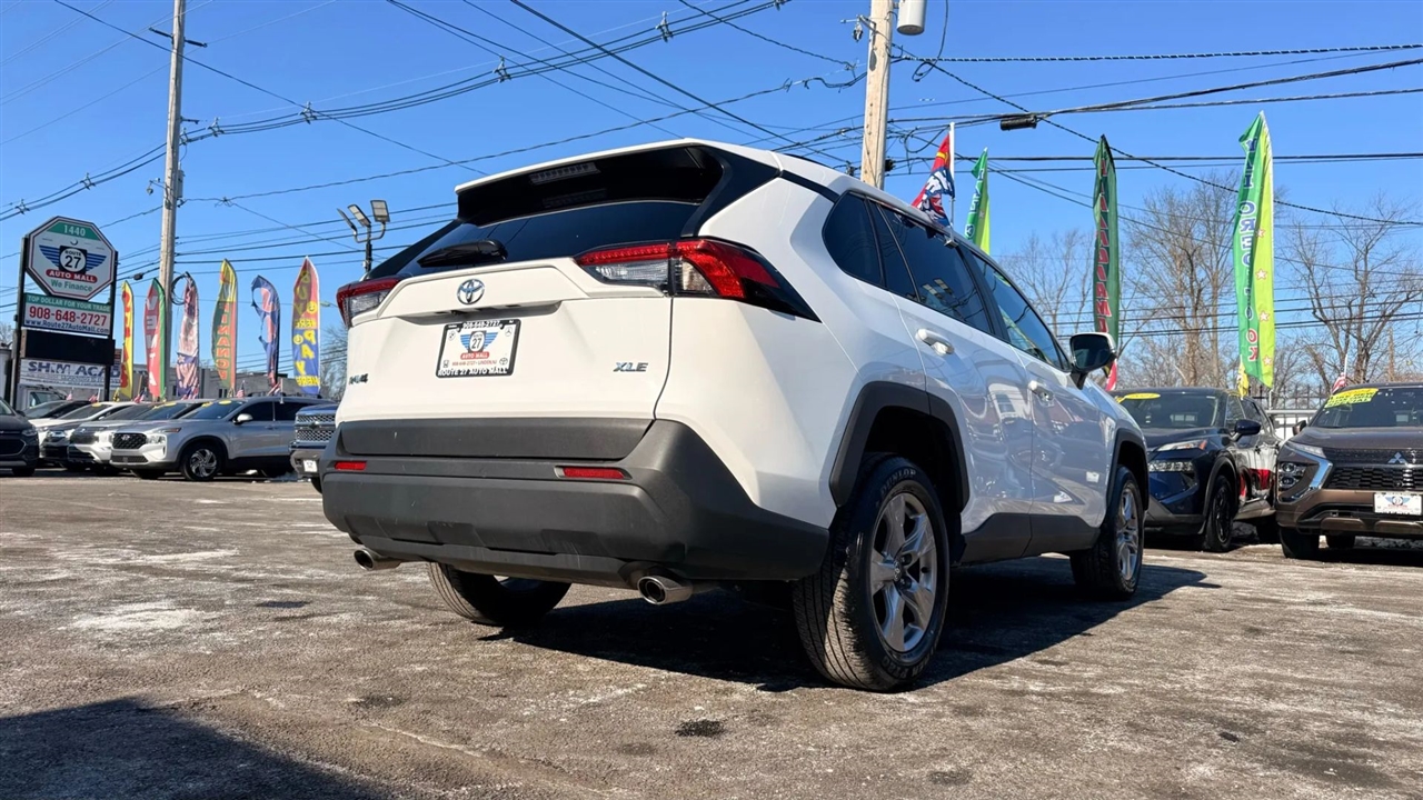 Toyota RAV4 XLE 2025