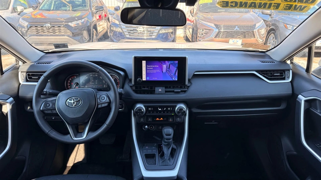 Toyota RAV4 XLE 2025