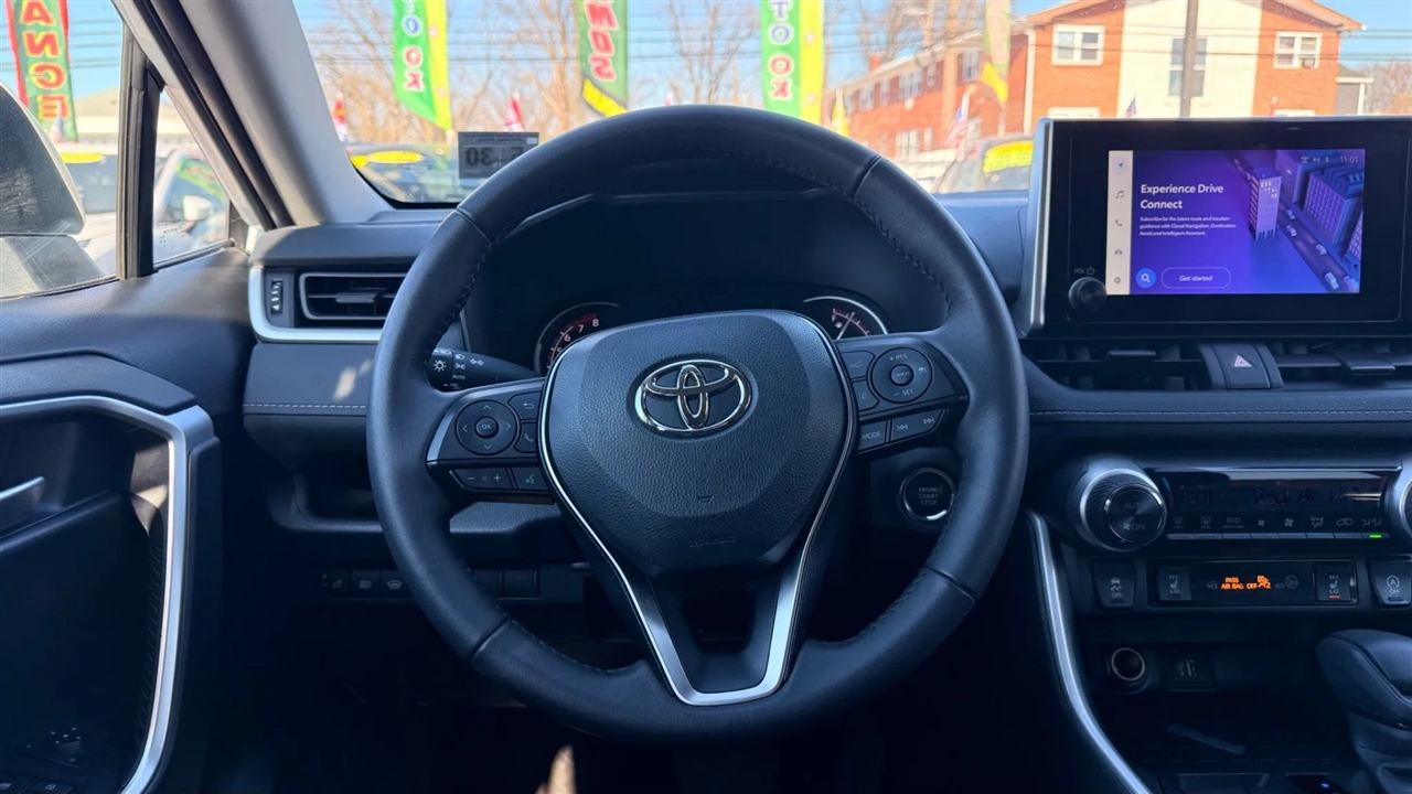 Toyota RAV4 XLE 2025