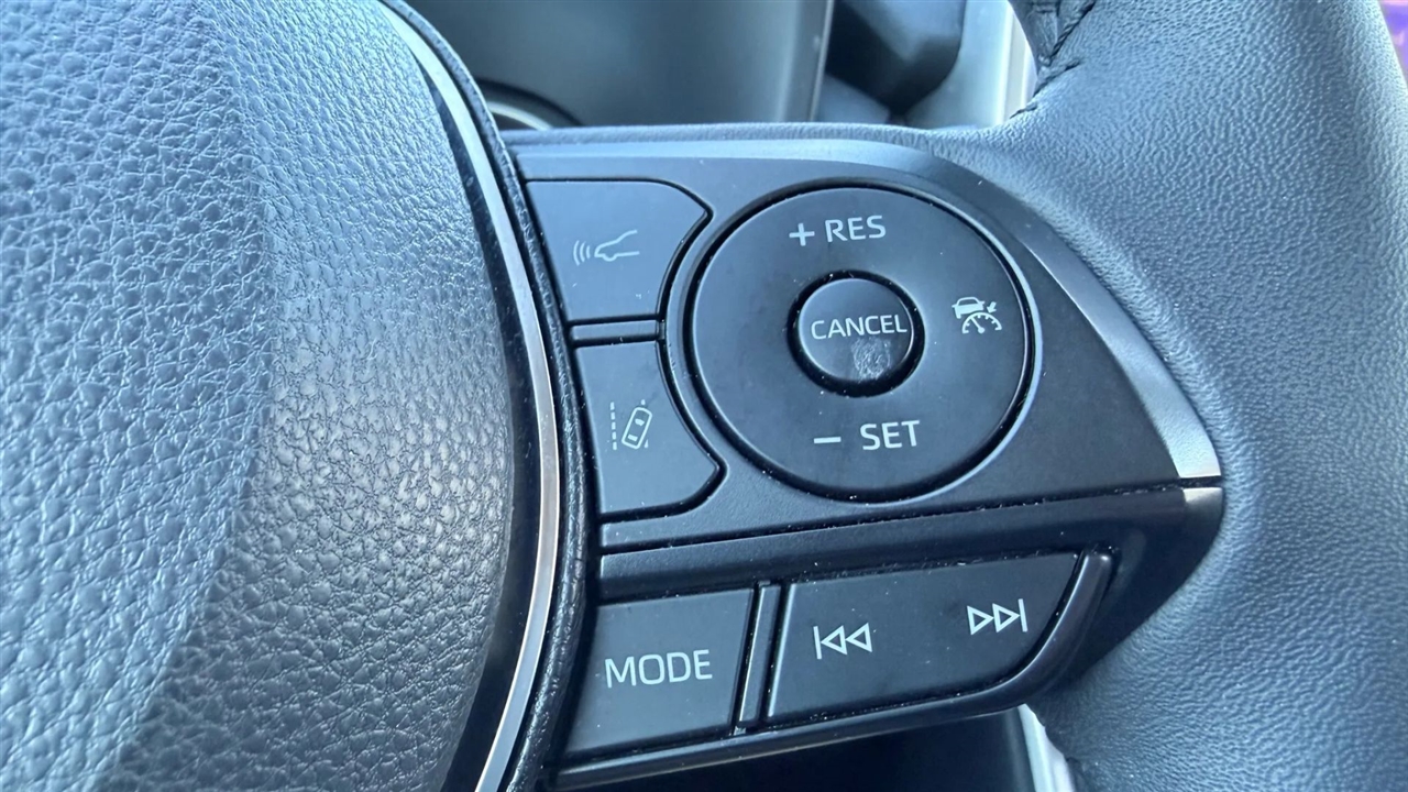 Toyota RAV4 XLE 2025