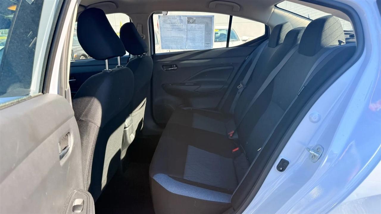 Nissan Versa SV 2025