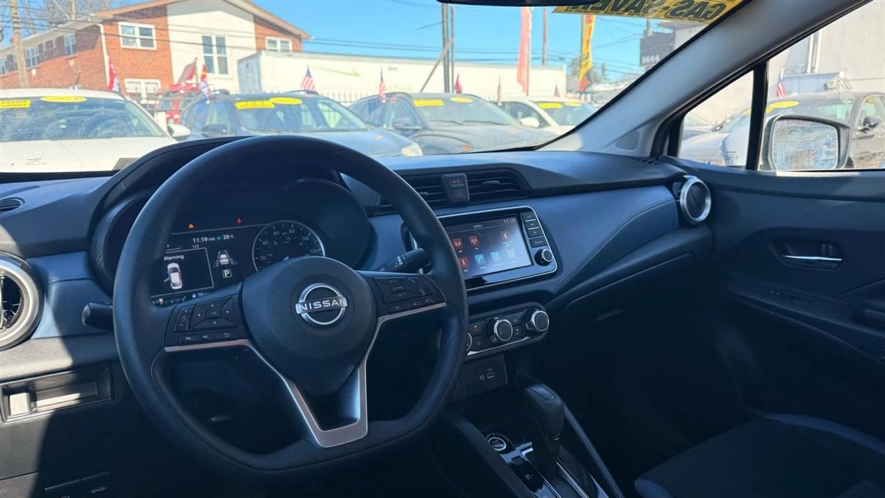 Nissan Versa SV 2025