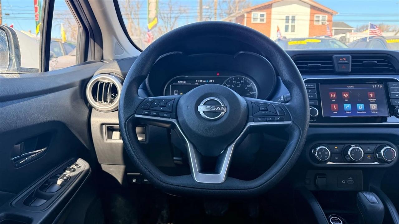 Nissan Versa SV 2025