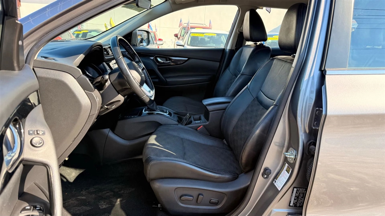 Nissan Rogue Sport SV AWD 2021