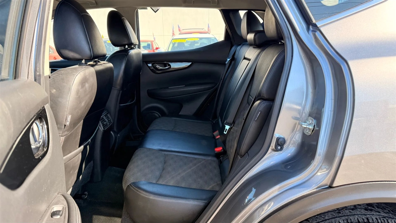 Nissan Rogue Sport SV AWD 2021