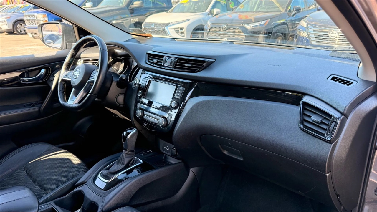 Nissan Rogue Sport SV AWD 2021