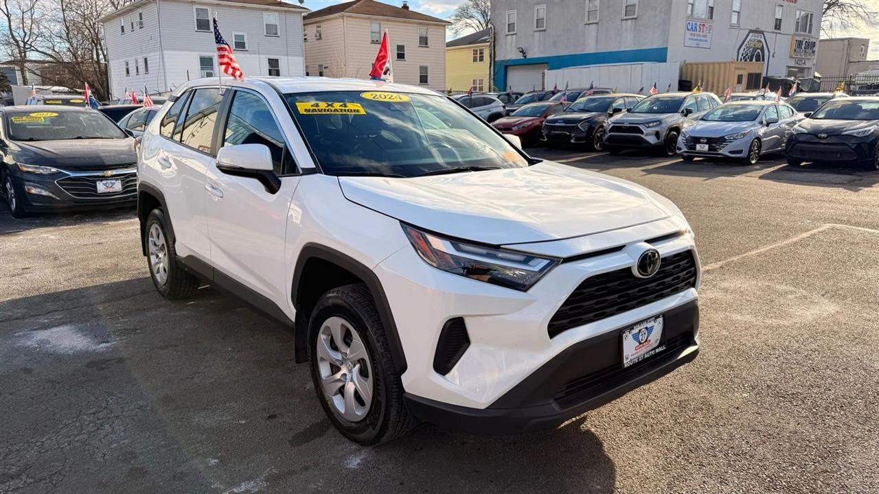 Toyota RAV4 LE 2024