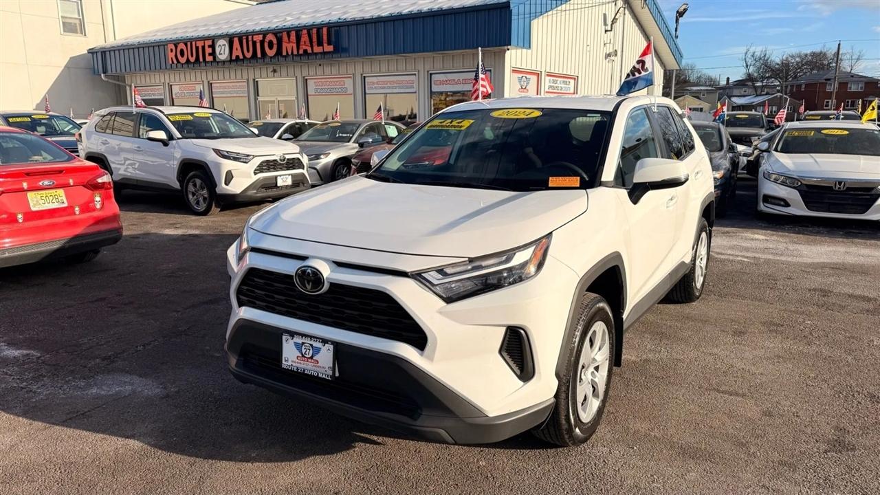 Toyota RAV4 LE 2024