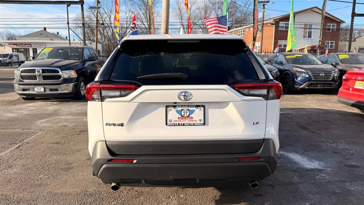 Toyota RAV4 LE 2024